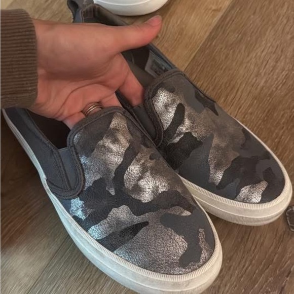 Sperry Gray and Silver Women's Sneakers - Picture 1 of 1